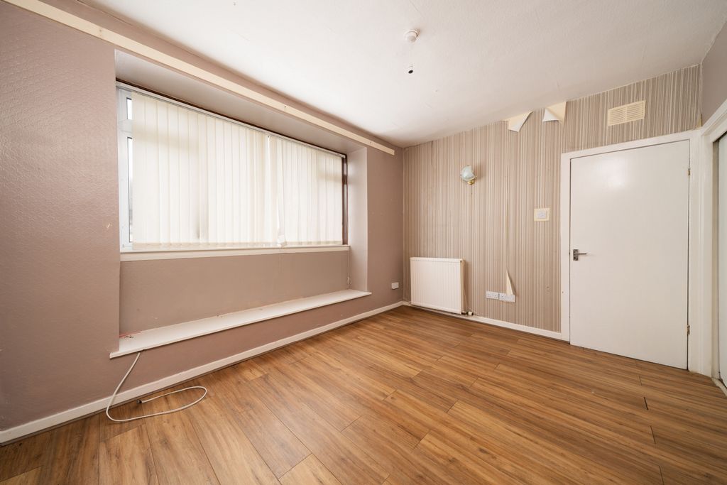 Property photo 2 of 16 Photo 6