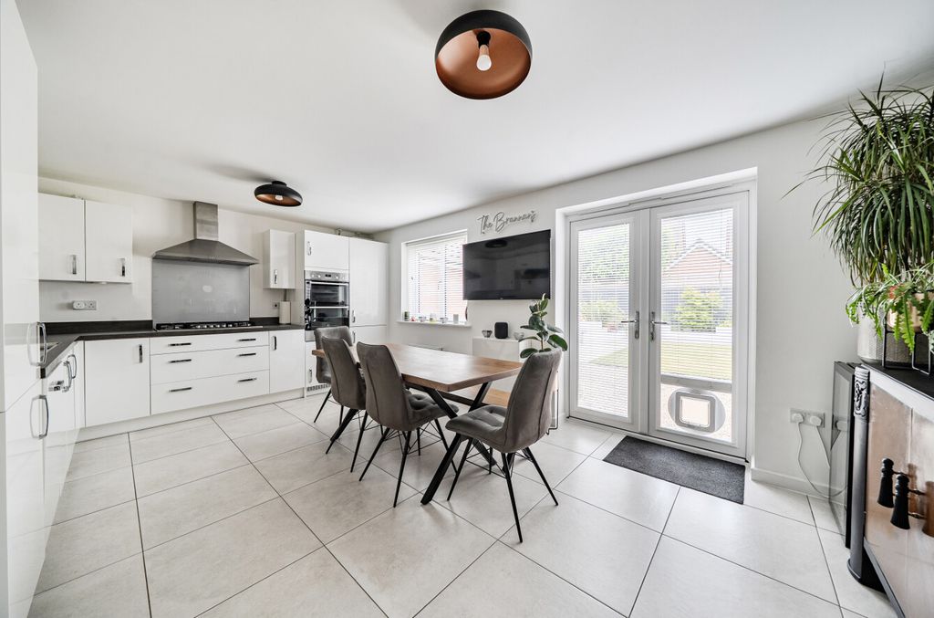 Property photo 2 of 25 1458116-25-6A22Be...