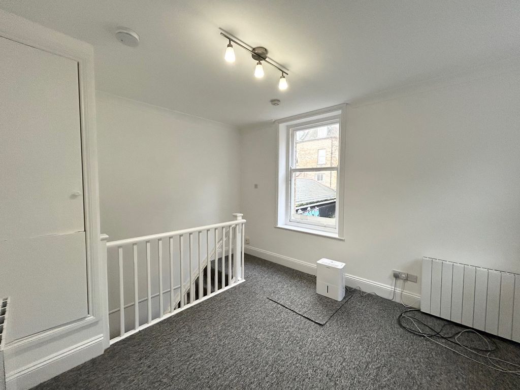 Property photo 3 of 9 Bedroom