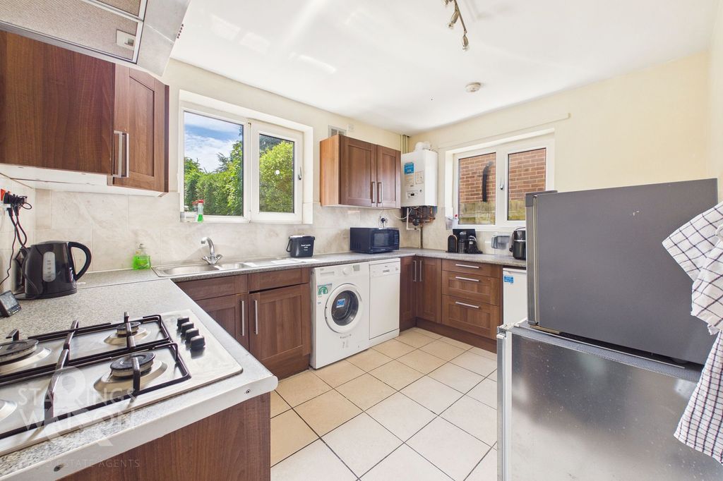 Property photo 2 of 25