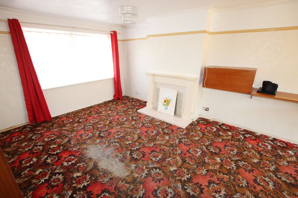 Property photo 3 of 16 Stanley Road 57 - Lounge 2