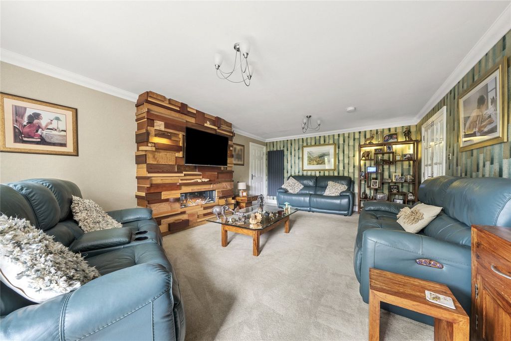 Property photo 3 of 16 Sitting Room