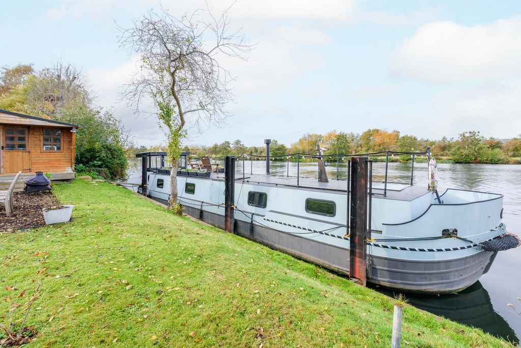 Property photo 1 of 25