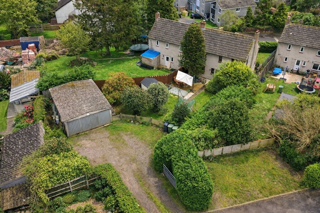 Property photo 2 of 27