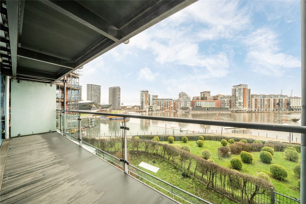 Property photo 3 of 14 Balcony