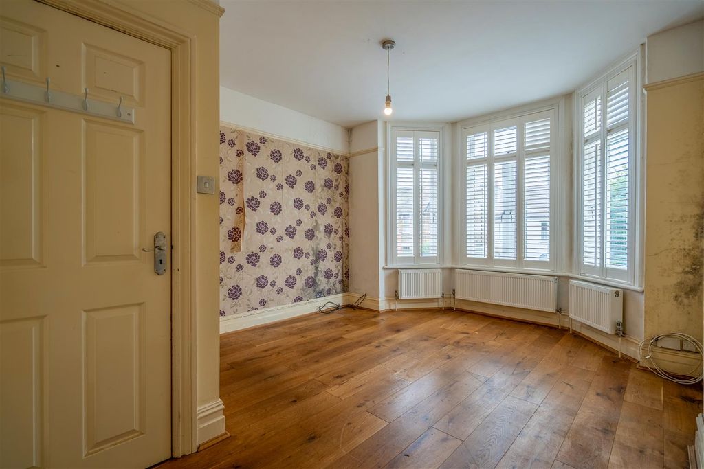 Property photo 3 of 16 Flat 1 Lounge