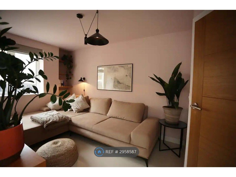 Property photo 1 of 17 Double Bedroom W/ Ensuite (Bed To Be Placed)
