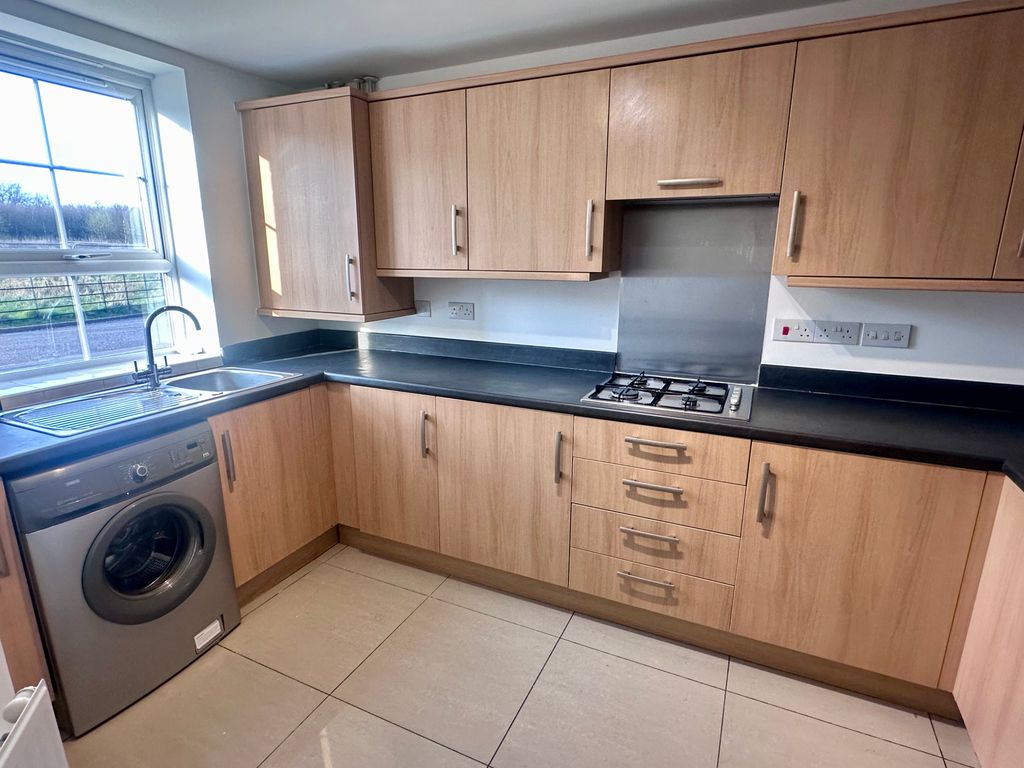 Property photo 3 of 12 Kitchen