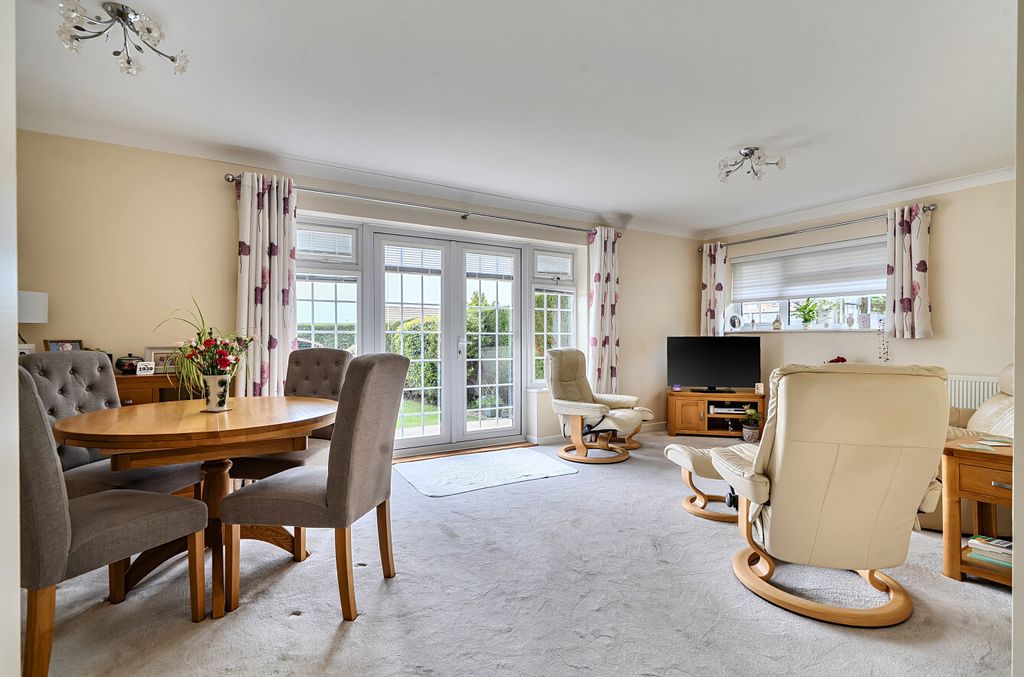 Property photo 3 of 15 1440332-10-69d7Cb...