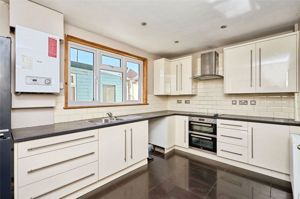 Property photo 3 of 14 Kitchen