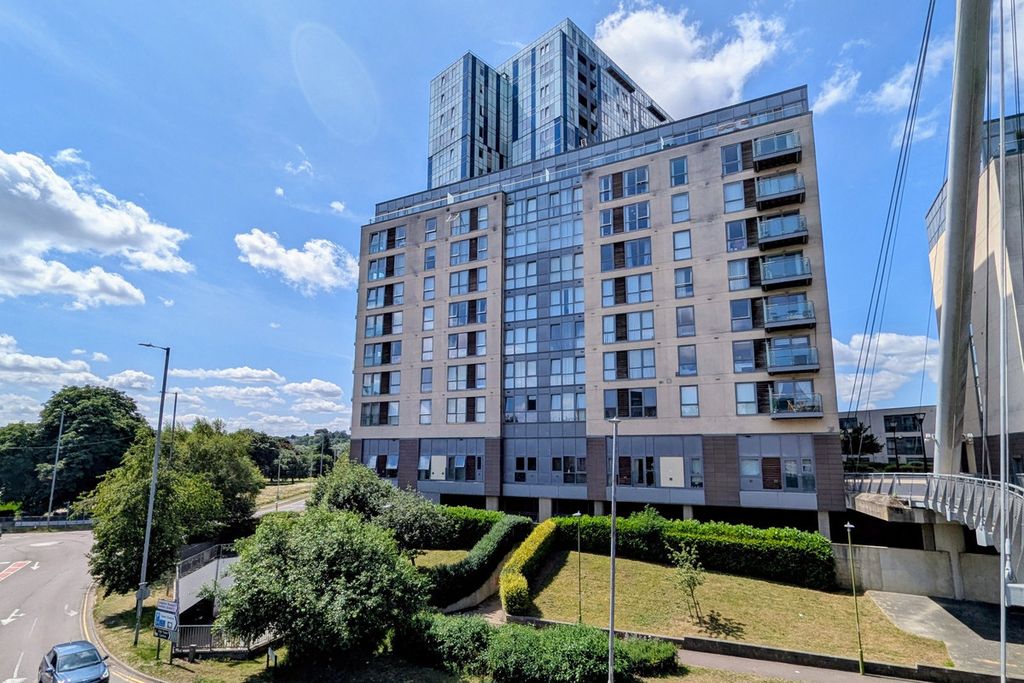 Property photo 1 of 12