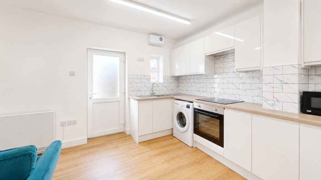 Property photo 2 of 10 Kitchen - Angle 2