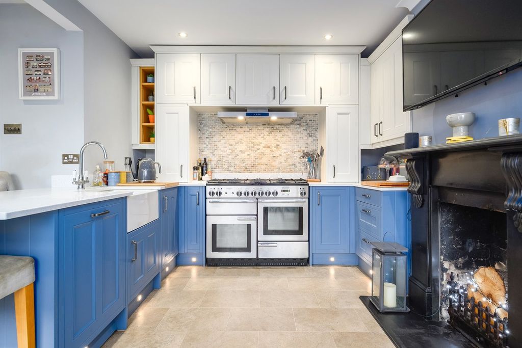 Property photo 2 of 21