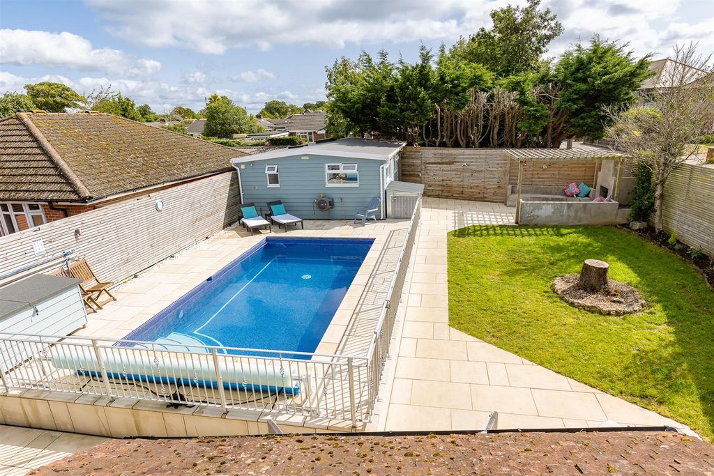 Property photo 1 of 39
