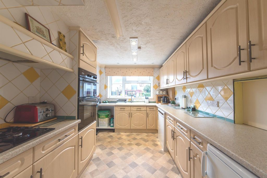 Property photo 2 of 21