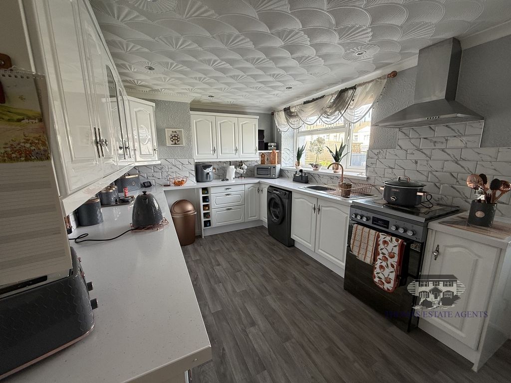 Property photo 3 of 13 Kitchen