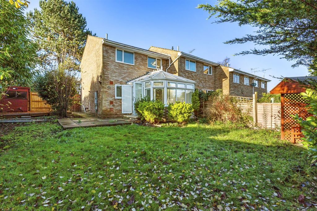 Property photo 2 of 14 32 Campbells Ride, Hp15 6Tq-13.Jpg