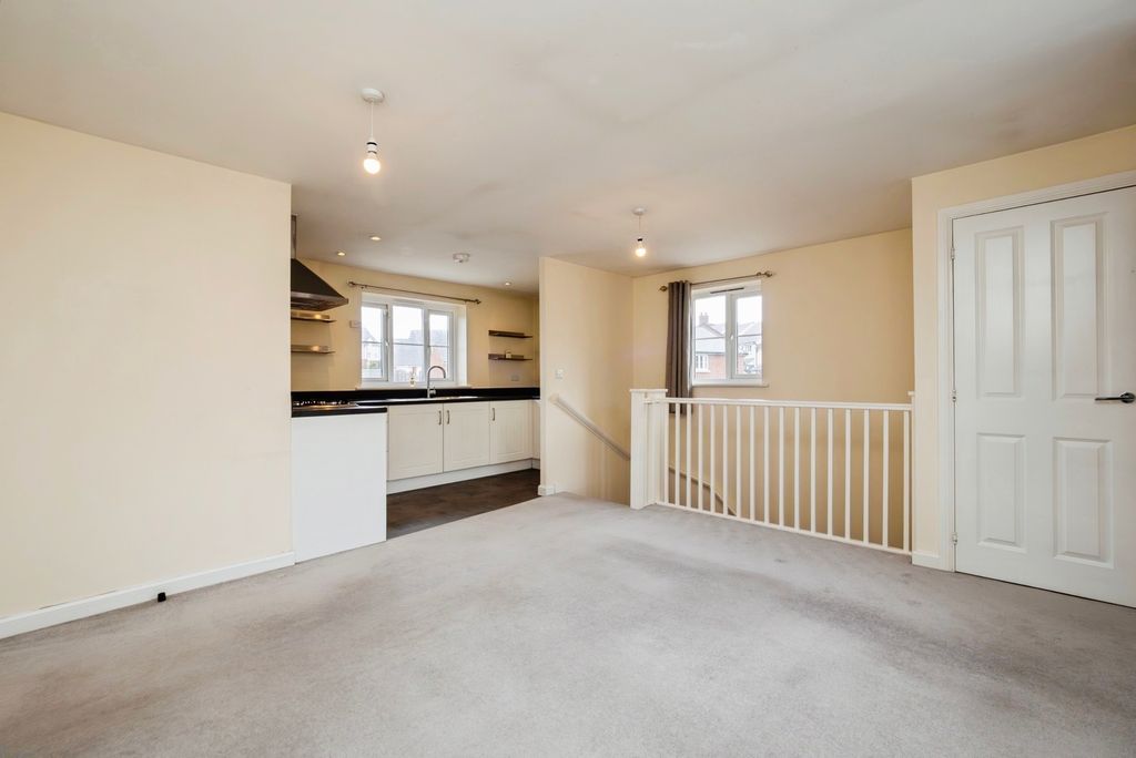 Property photo 2 of 16 Photo