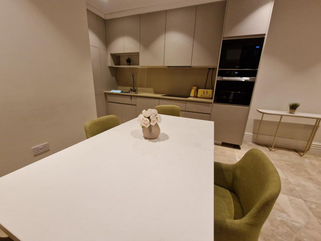 Property photo 3 of 11 Kitchen