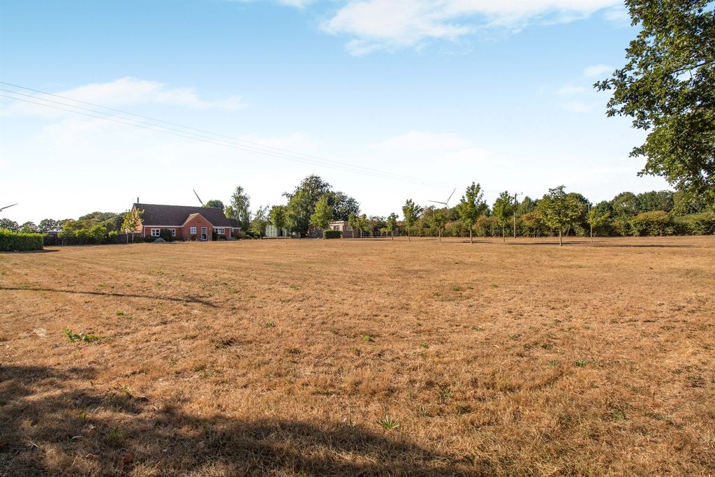 Property photo 2 of 18