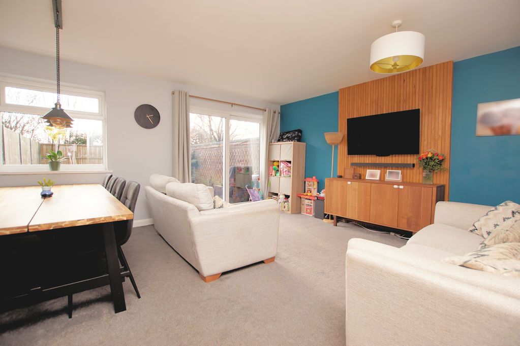 Property photo 3 of 10 Lounge/Dining Room