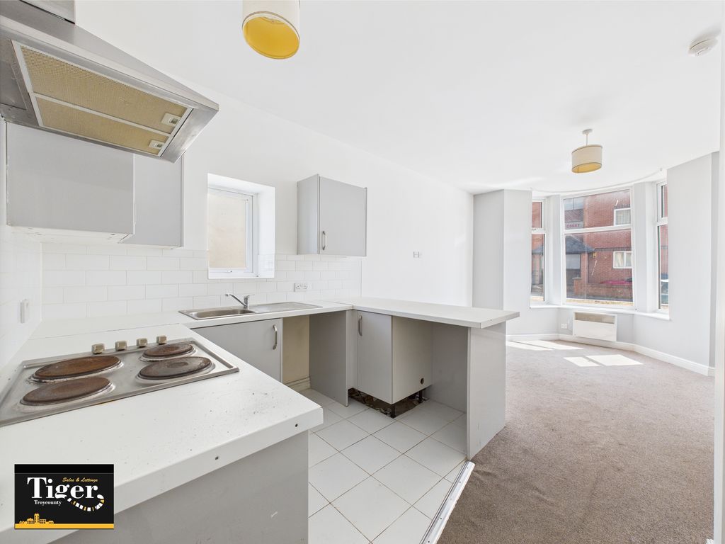 Property photo 3 of 17 Cam03440G0-Pr0327-Still007