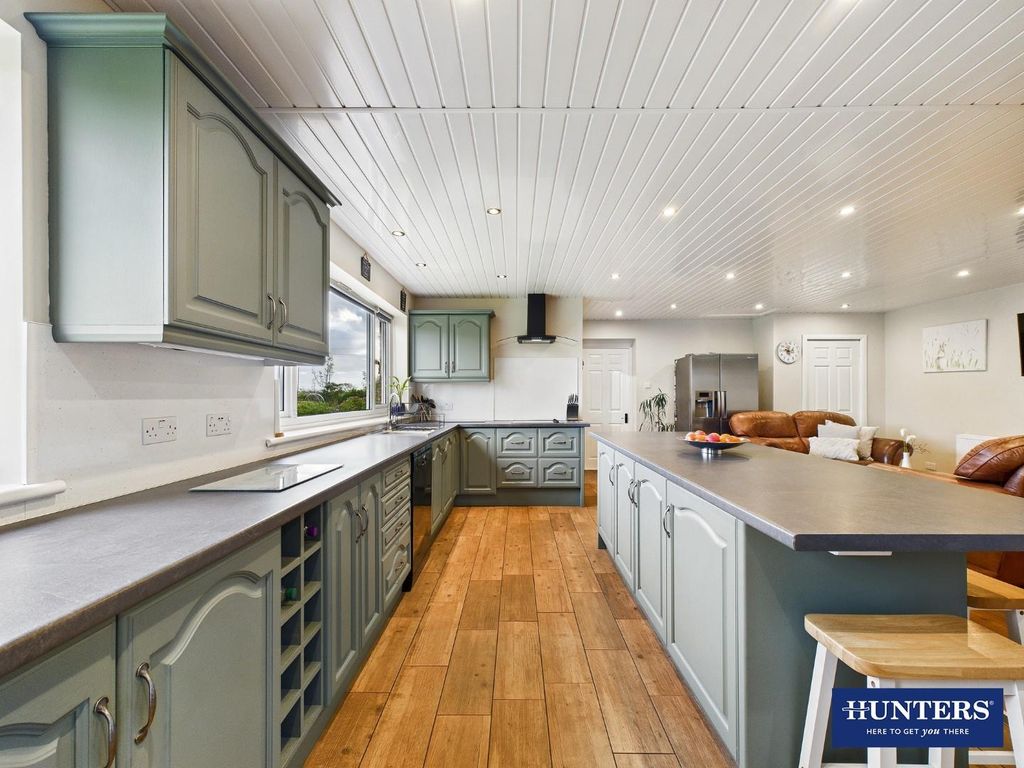 Property photo 3 of 34