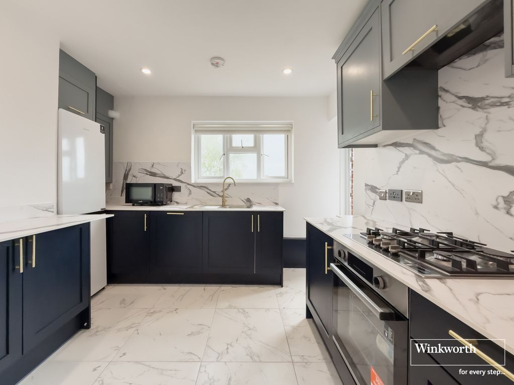 Property photo 1 of 8 Kitchen