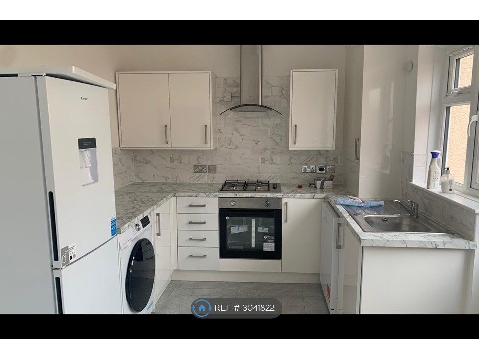 Property photo 1 of 9 Kitchen