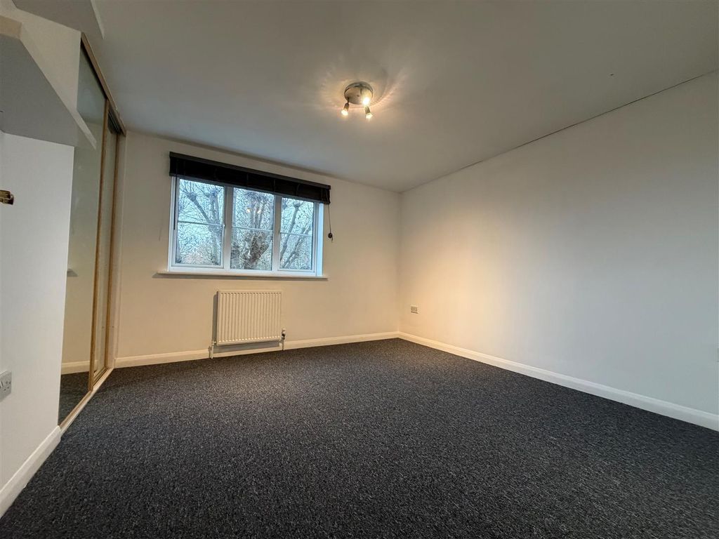 Property photo 3 of 11 Bedroom 2.Jpg