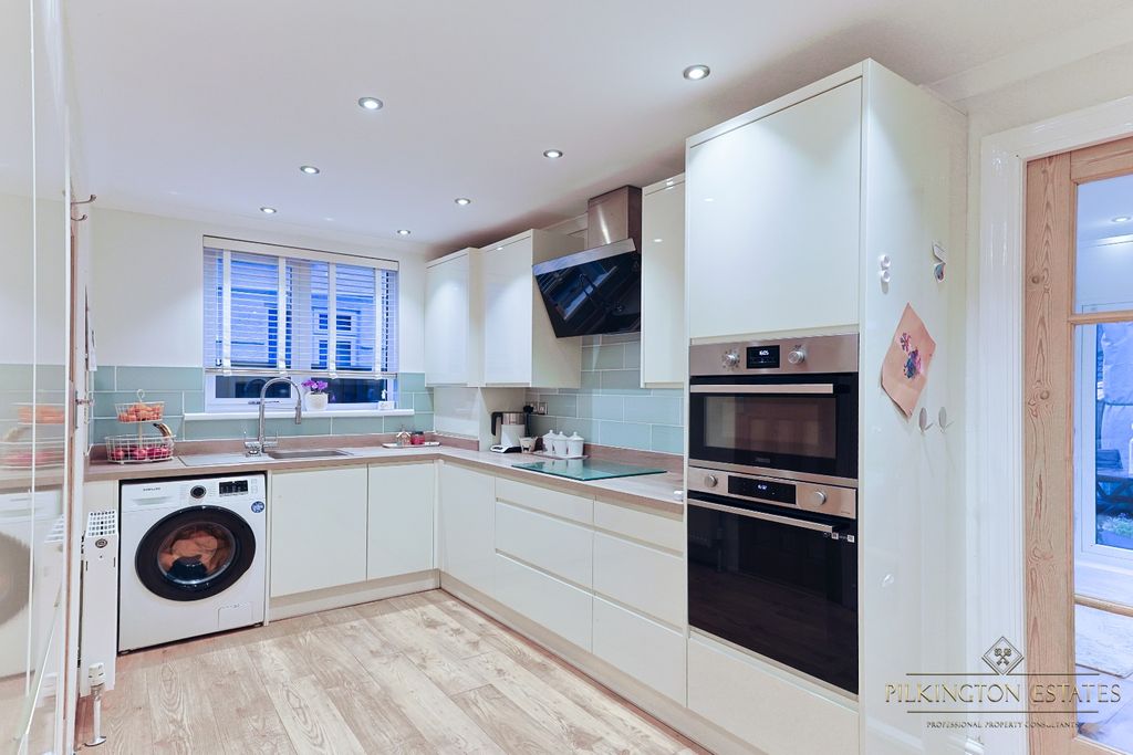 Property photo 3 of 13 4599883