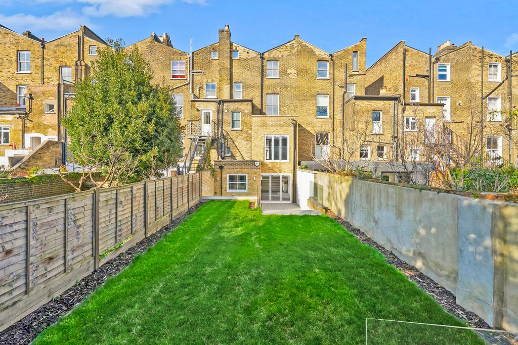 Property photo 1 of 28 Large Five Bedroom House For Sale With South Facing Garden