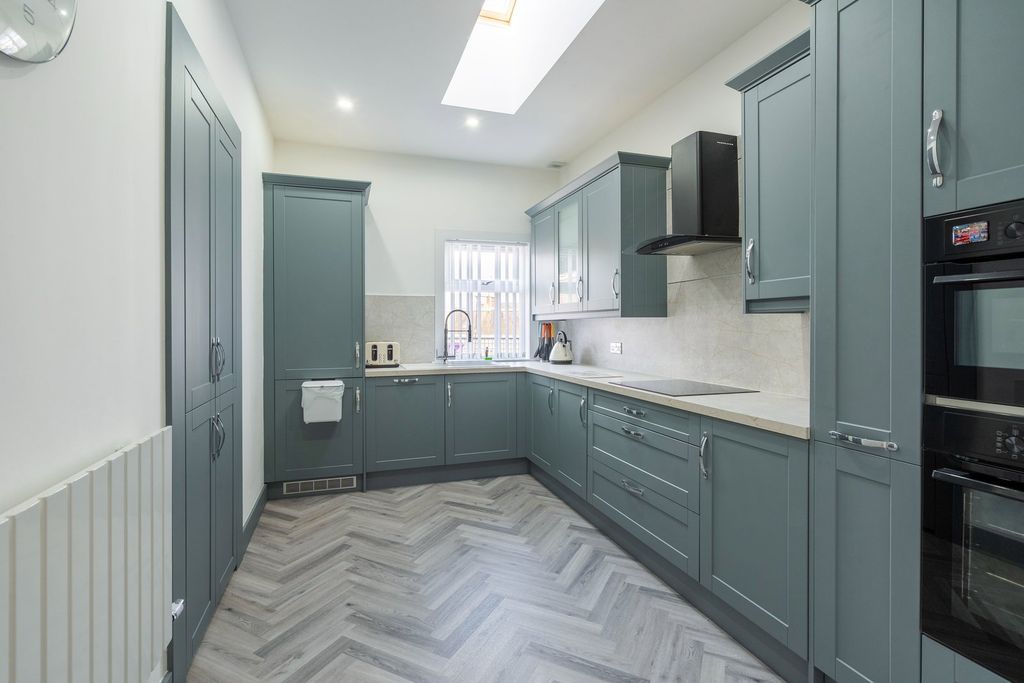 Property photo 3 of 37