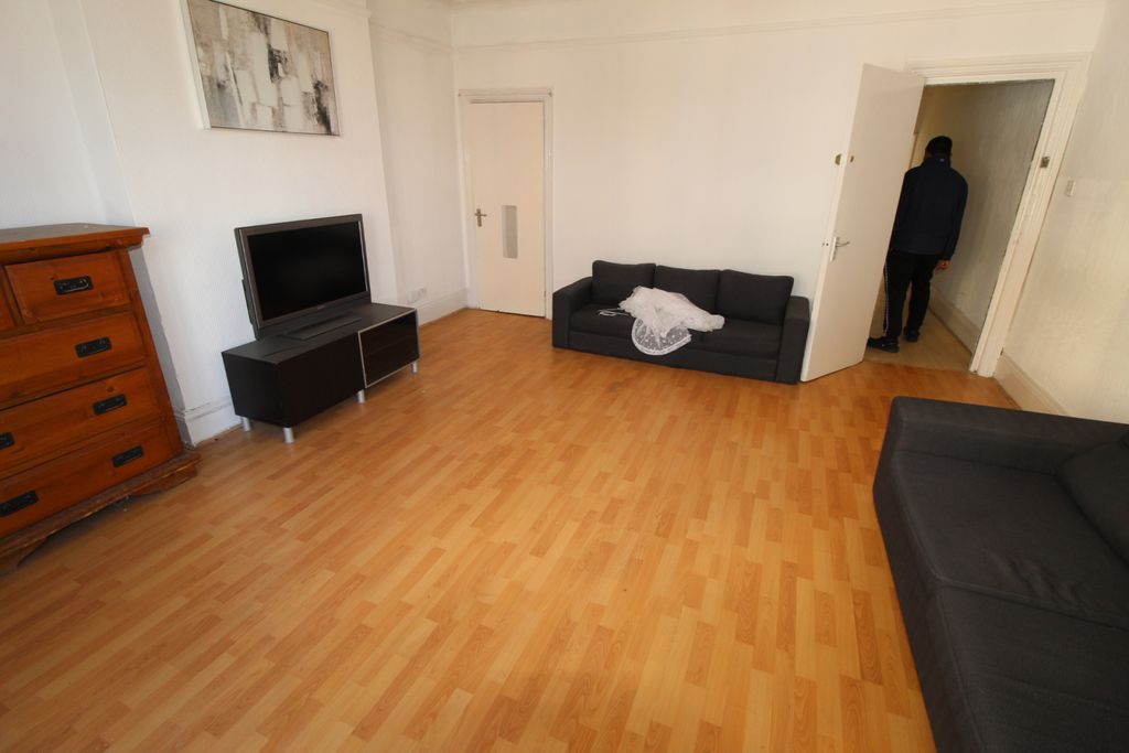 Property photo 3 of 15 Img 1550