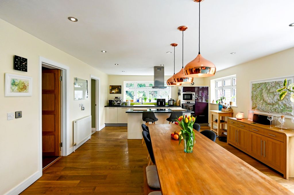 Property photo 2 of 59