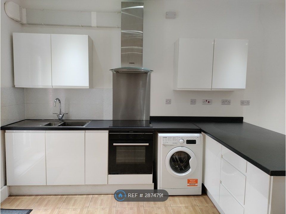 Property photo 1 of 8 Fitted Kitchen