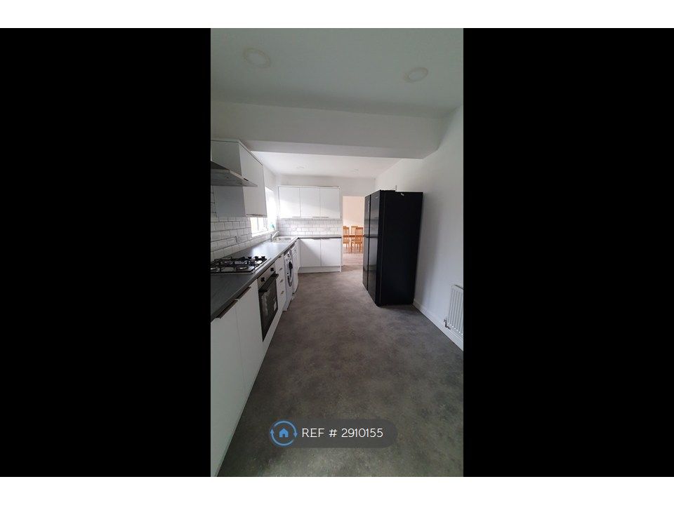 Property photo 1 of 18 Breakfast Kitchen
