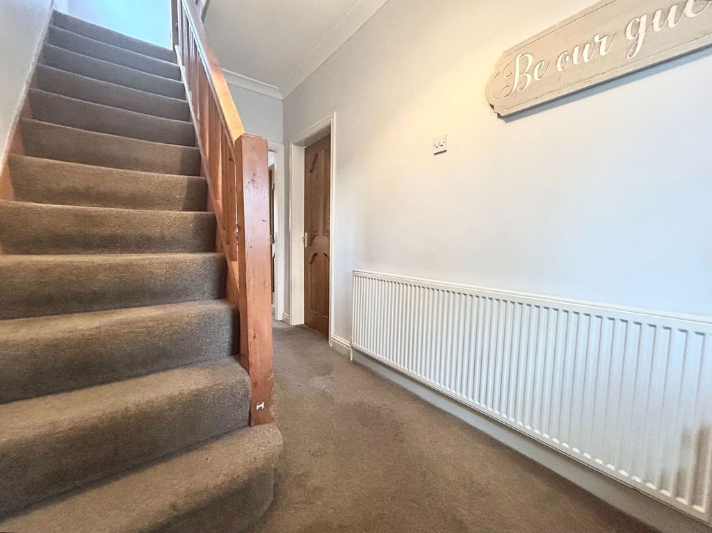 Property photo 2 of 25
