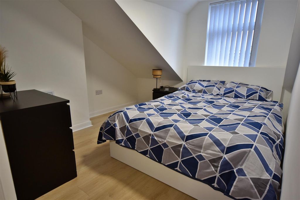Property photo 1 of 7 165Ar_Room16_06.Jpg