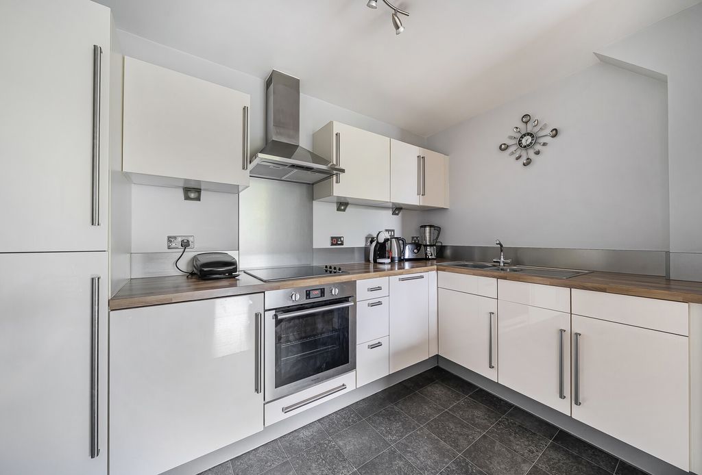 Property photo 3 of 11 1346008-6-68B98Ca...
