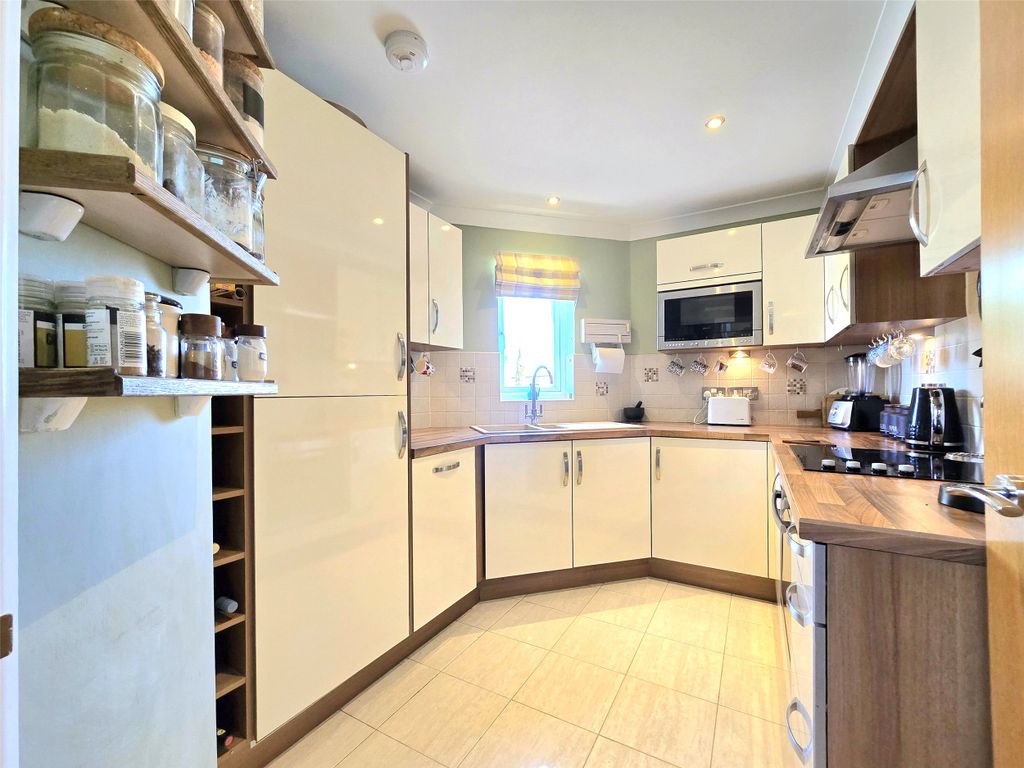 Property photo 3 of 17 3 - Kitchen