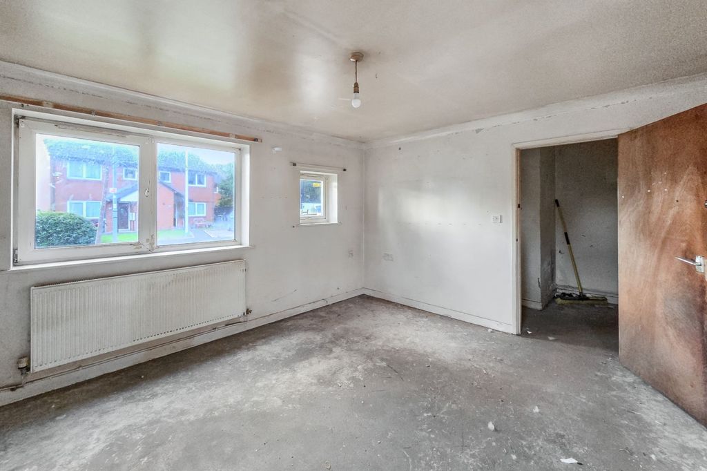 Property photo 2 of 17 2 Irvine Close, Bispham, Blackpool, Lancashire, Fy2 0Xz