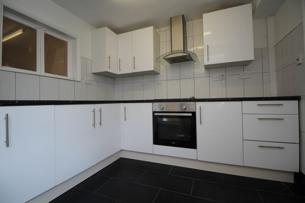 Property photo 2 of 12 8
