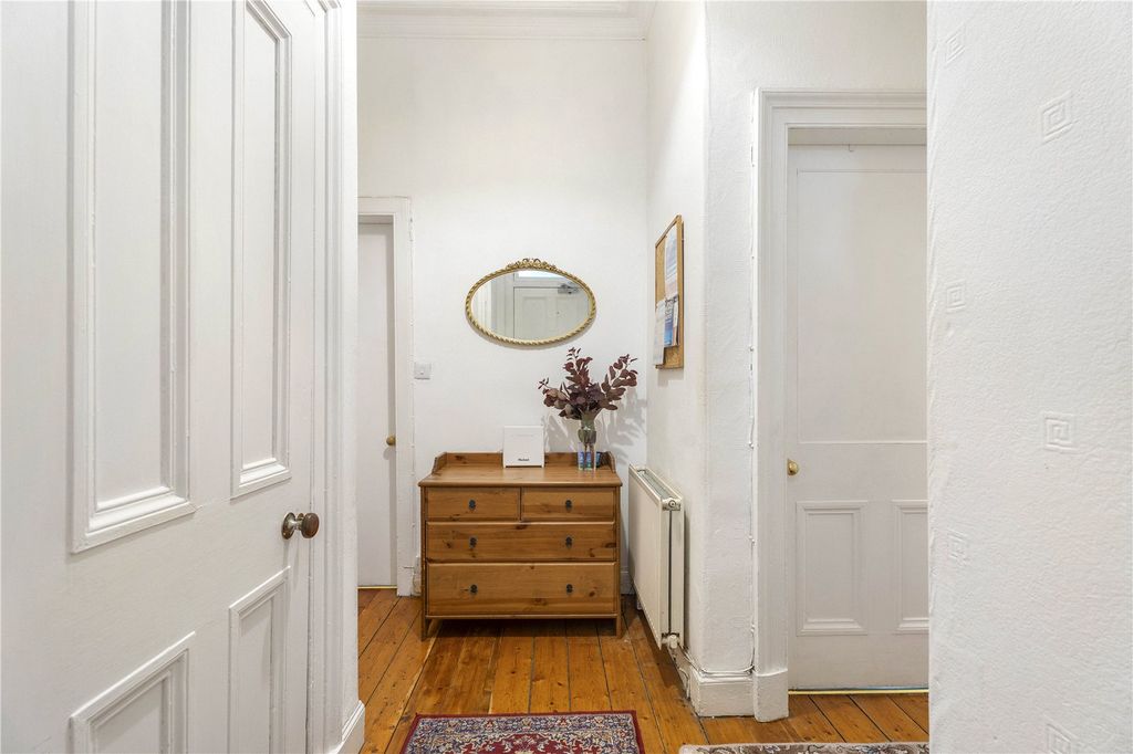 Property photo 2 of 14 Newington Road