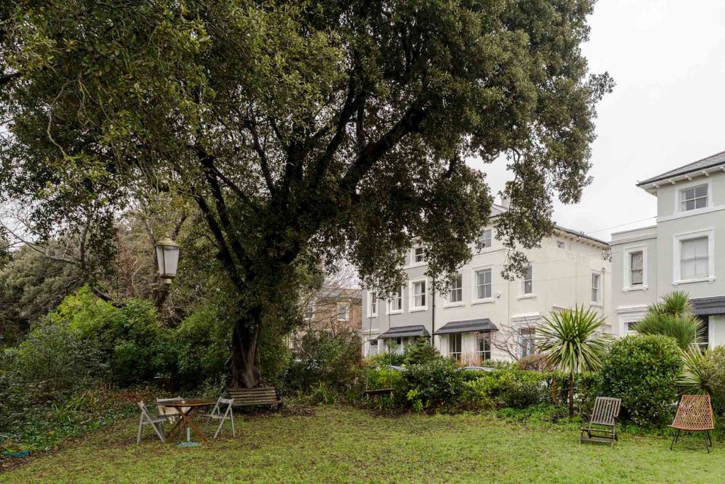 Property photo 1 of 29