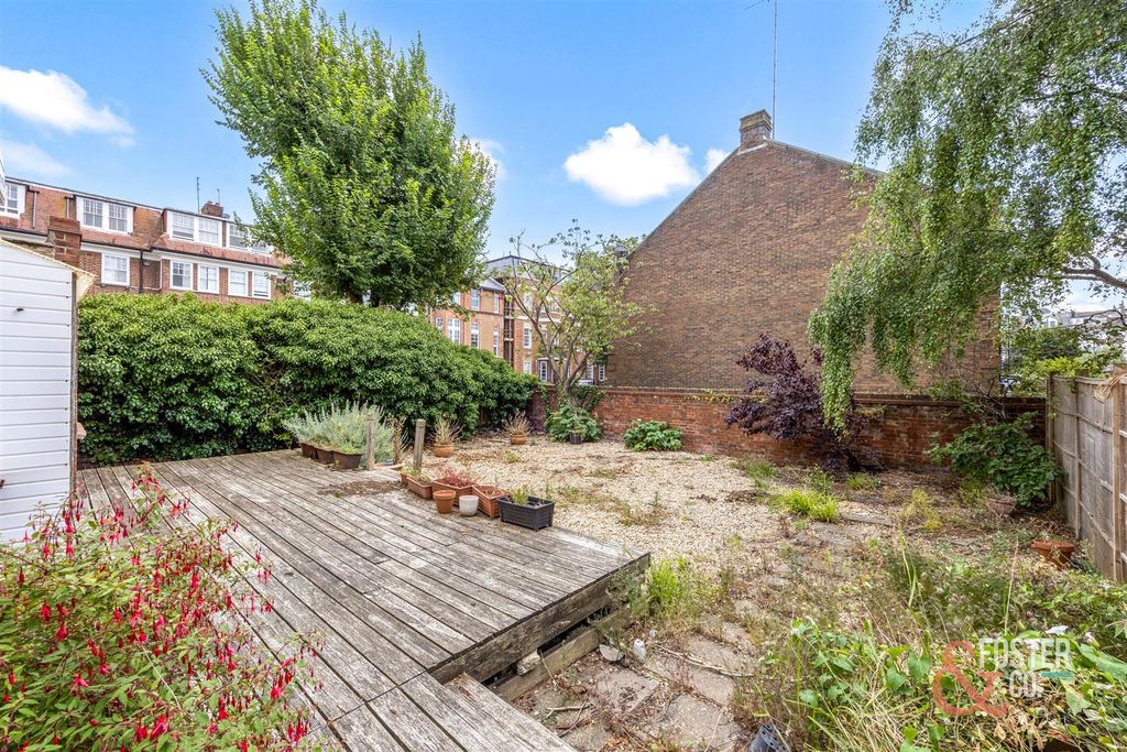 Property photo 2 of 30 Lansdowne Road, 10-015.Jpg