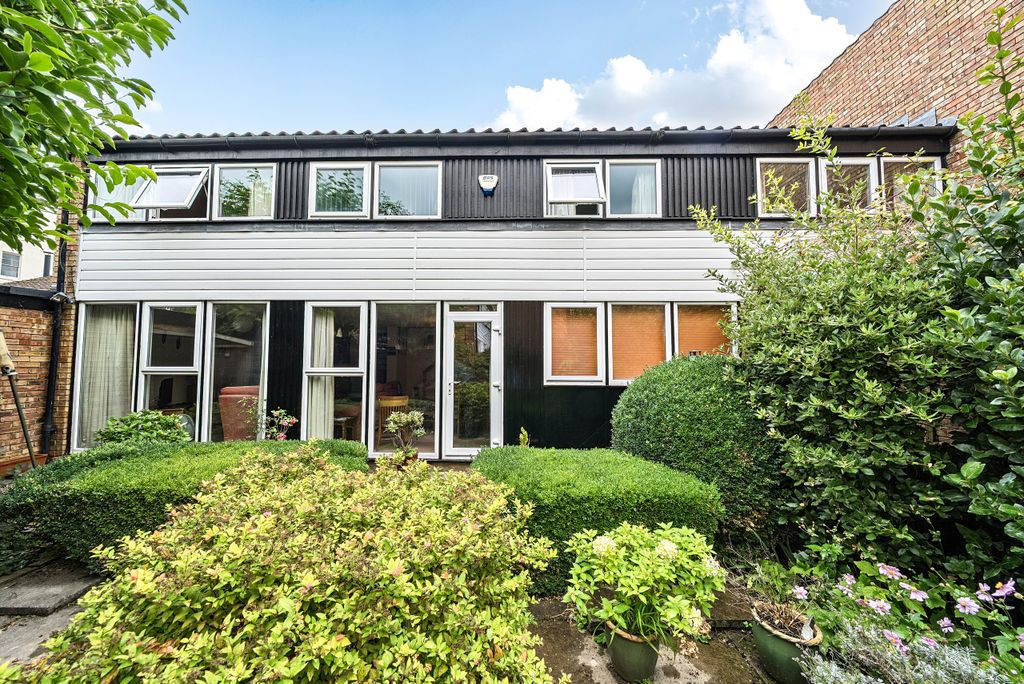 Property photo 1 of 18 Exterior