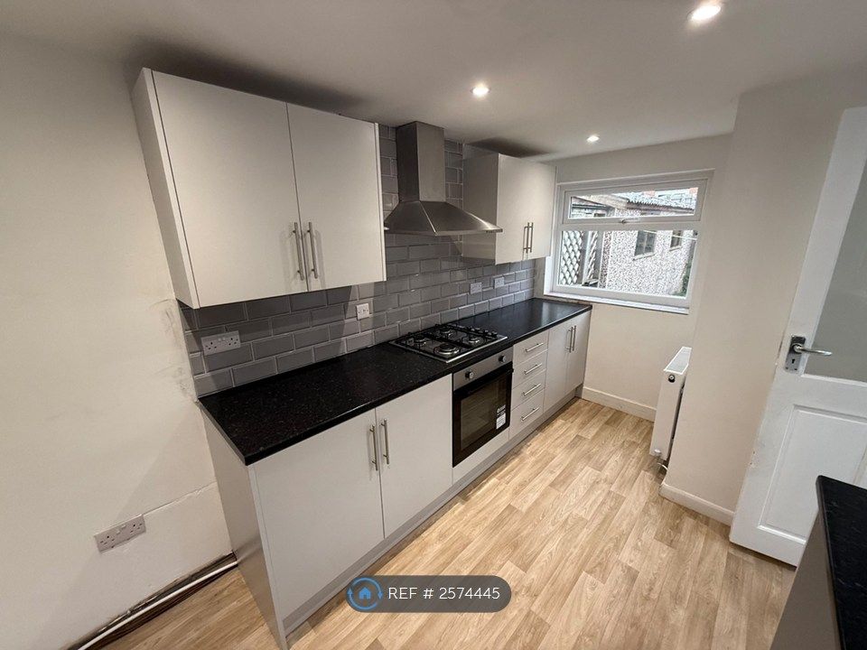 Property photo 1 of 8 Kitchen