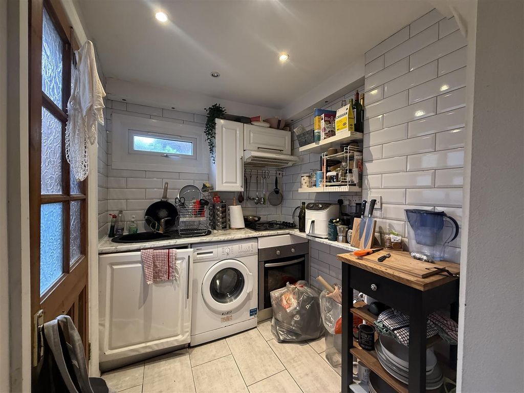 Property photo 2 of 7 Kitchen.Jpg