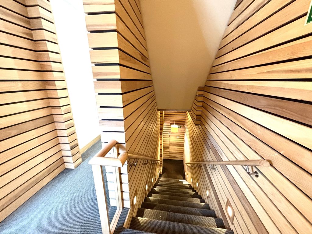 Property photo 2 of 10 Entrance Hall